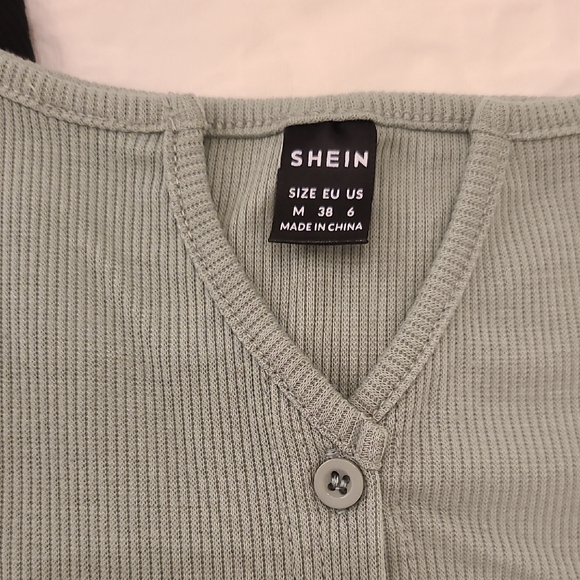 Black and Sage Crop Tops NEW - Picture 2 of 3